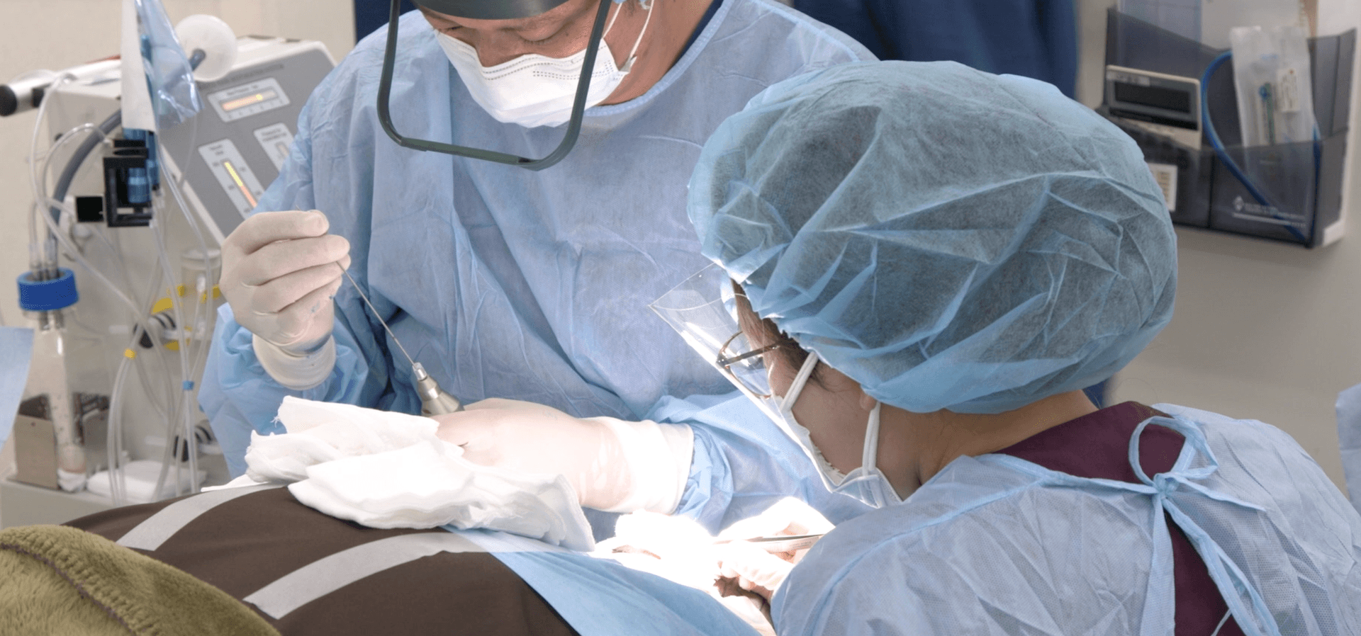 i-Direct 植髮手術進行中 — 專業醫療團隊操作